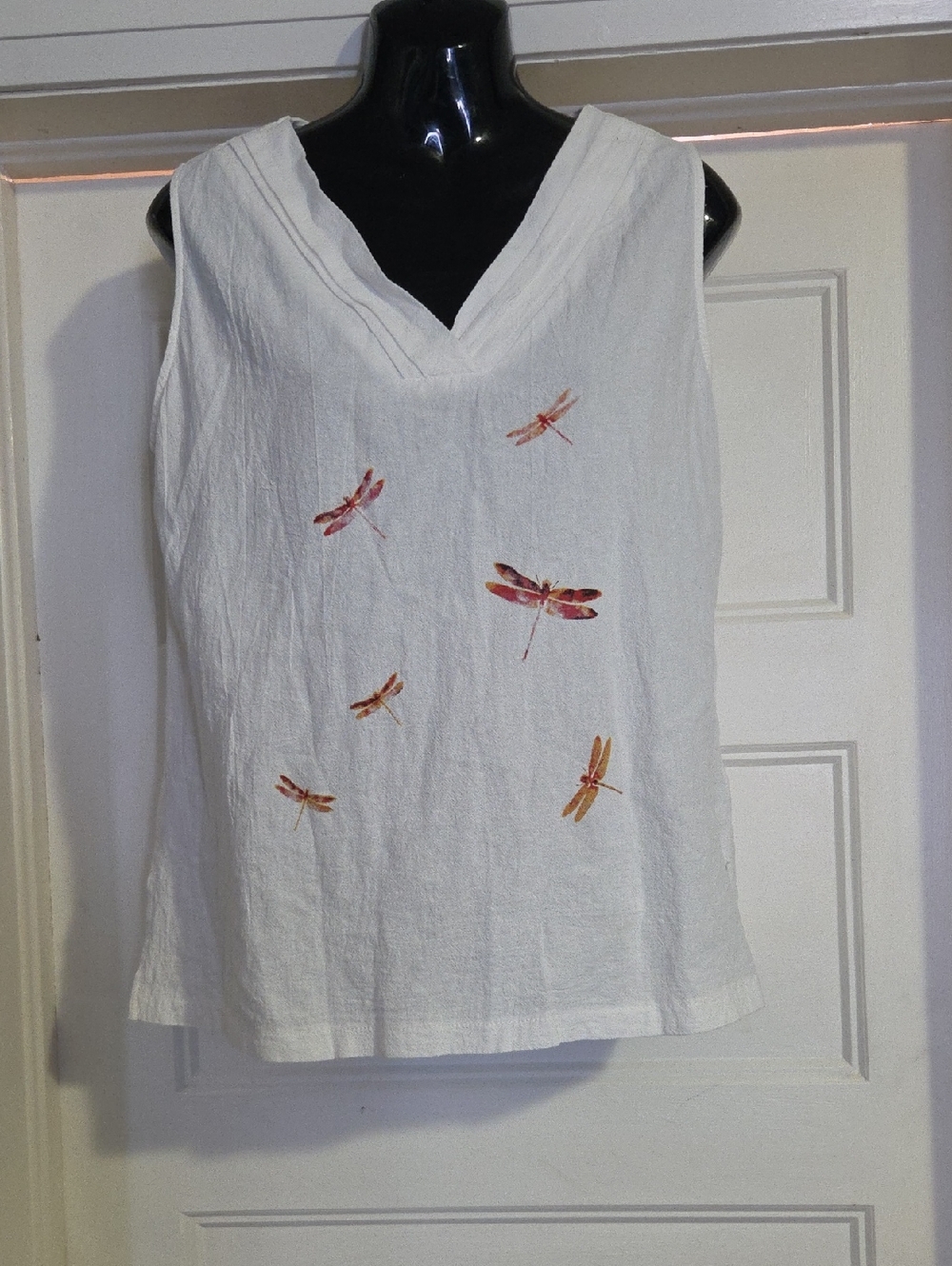 White V-Neck Linen-Blend Tank with Dragonfly Motif